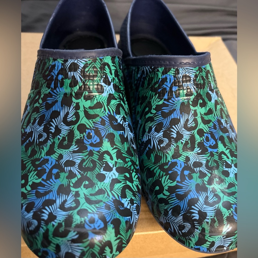 Sanita Multi colored Crocs with Blue and Green Pattern-Size39(8 1/2)